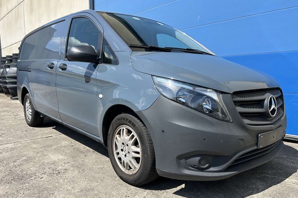 Kenidi: Mercedes-Benz Vito